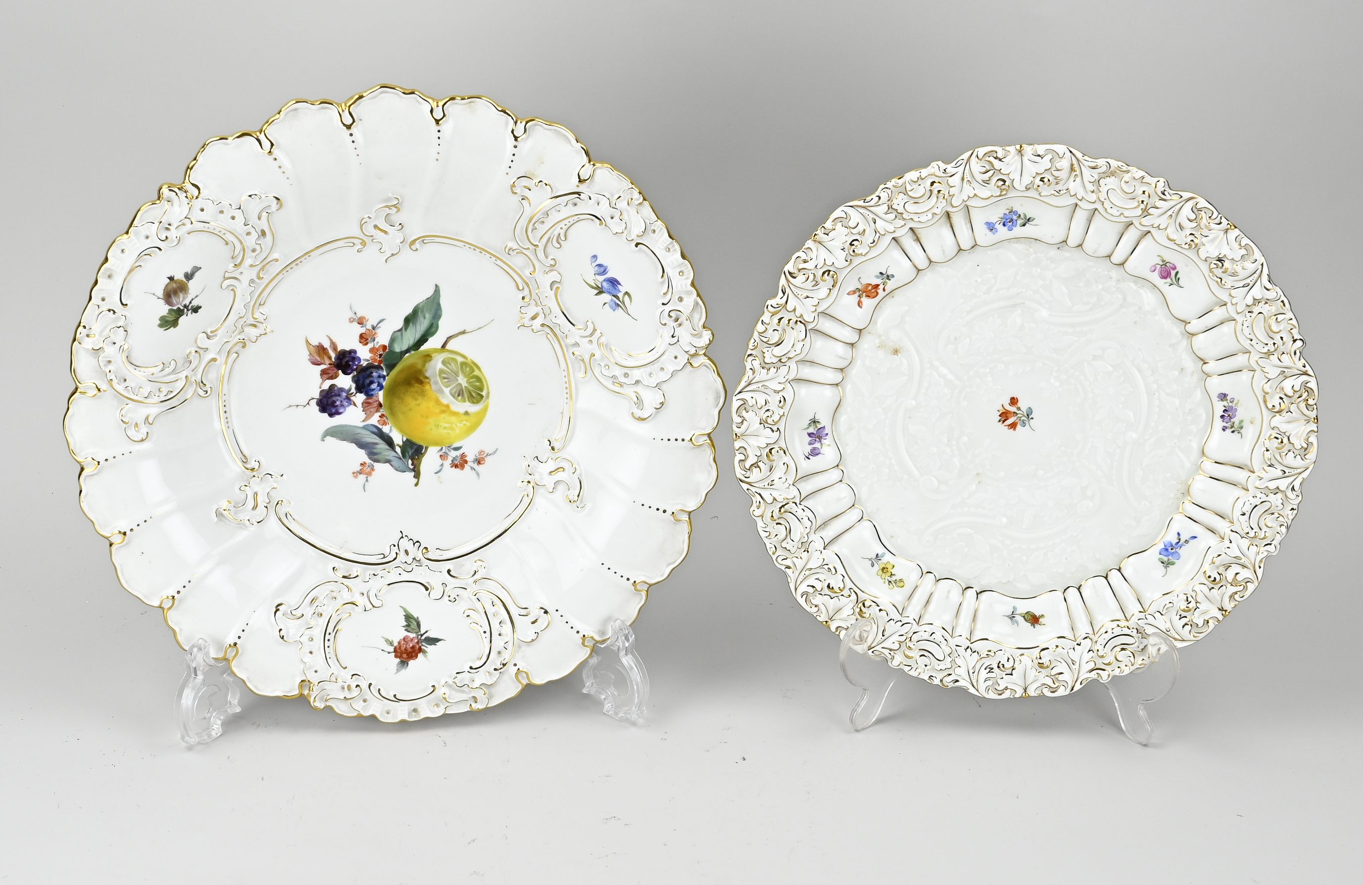 Two Meissen showpiece dishes Ø 27 - 31 cm.