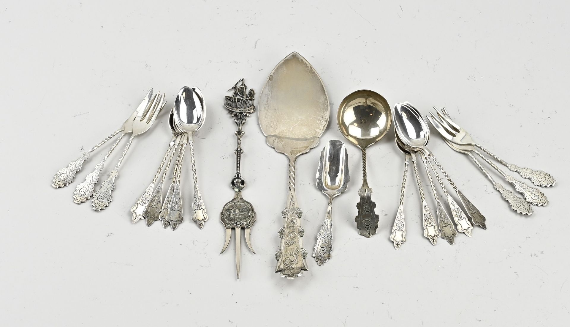 Lot of silver cutlery (pastry)