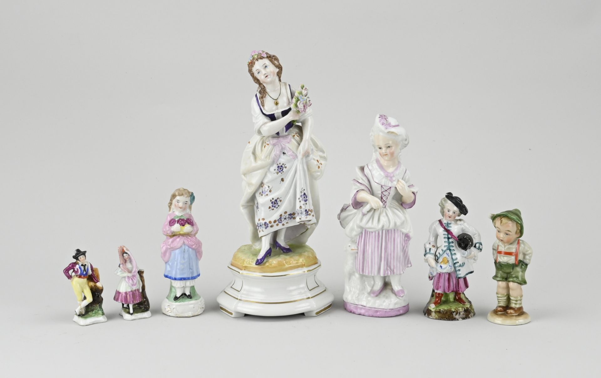 Lot of porcelain figures (7x)