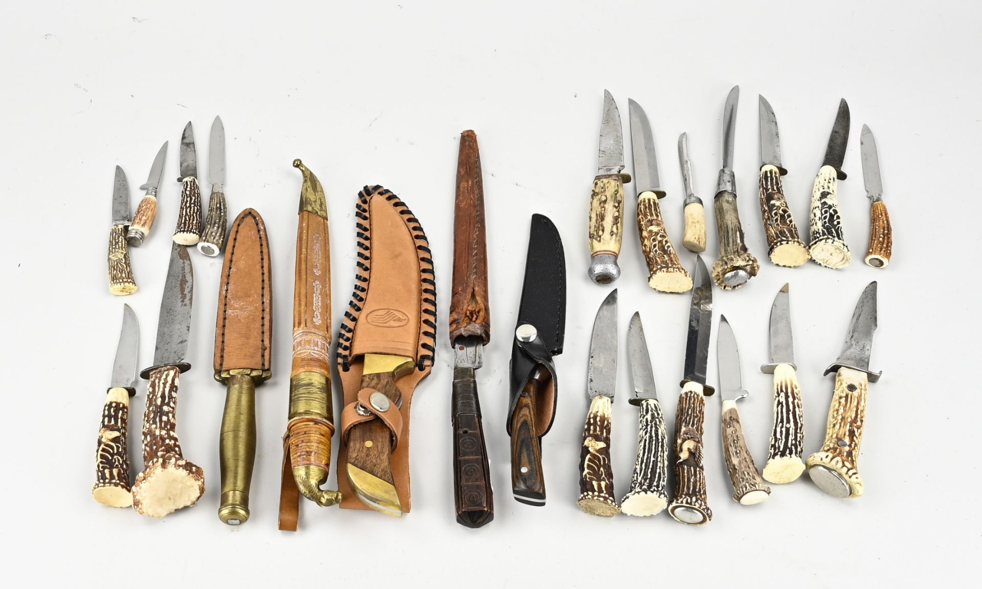 Lot of hunting knives, L 10 - 30 cm.