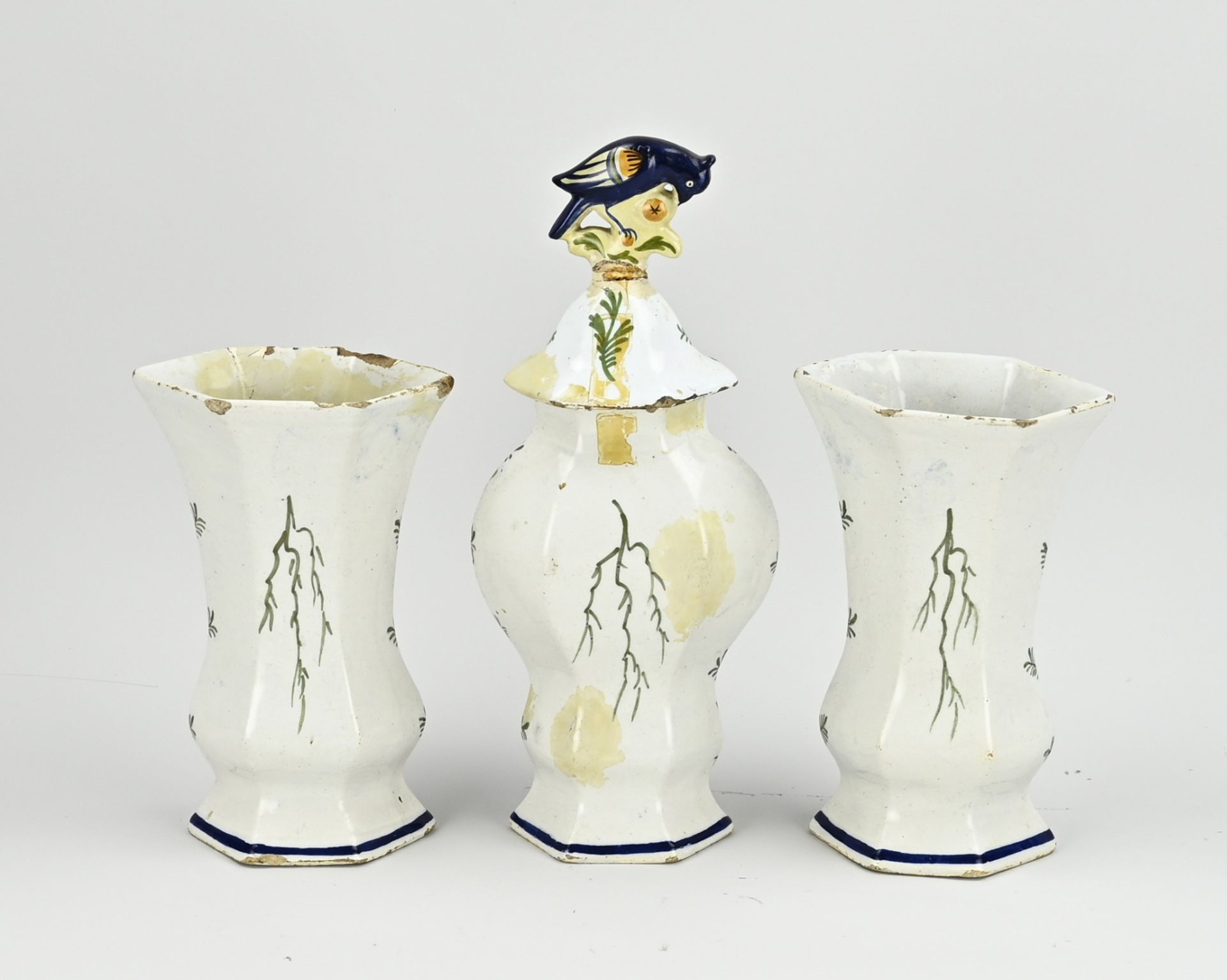 Three antique Delft vases, H 19 - 28 cm. - Bild 2 aus 2