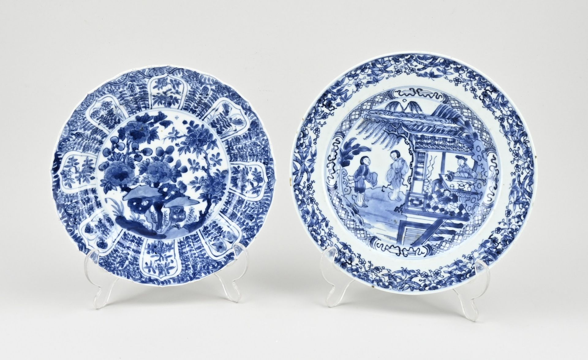 Two Chinese plates Ø 21.5 - 23 cm.