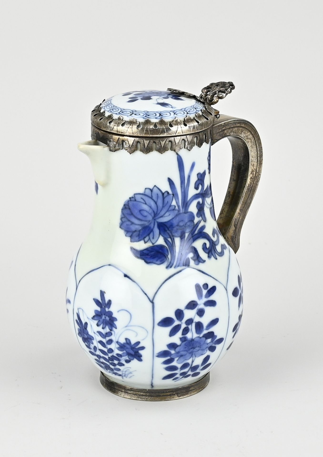 Chinese jug with silverware, H 15 cm.