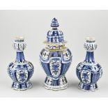 3-piece Delft cabinet set, H 30 - 41 cm.