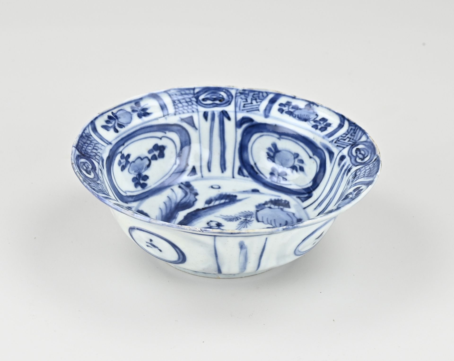 Chinese hooded bowl Ø 14.5 cm.