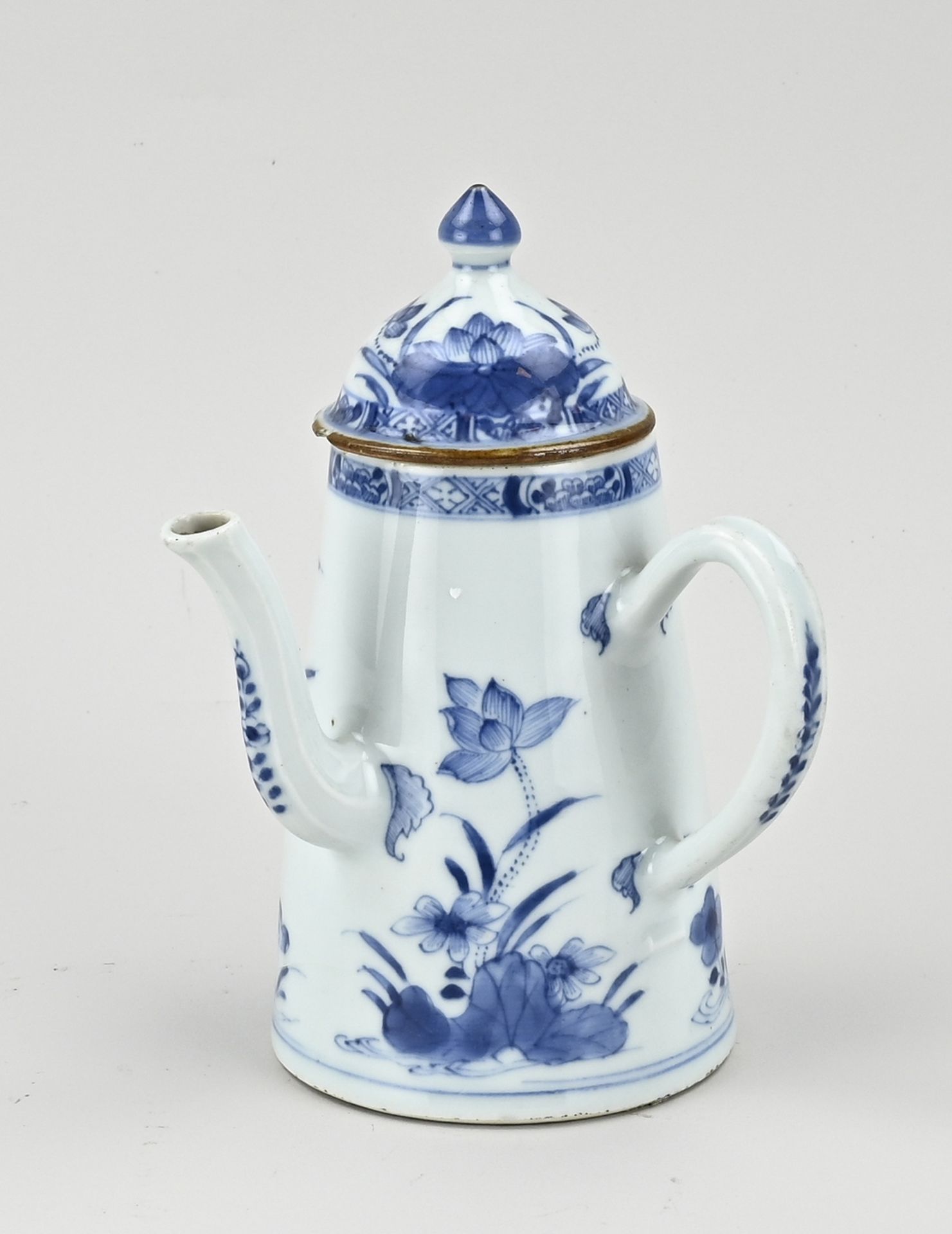 18th C Chinese jug, H 18 cm.