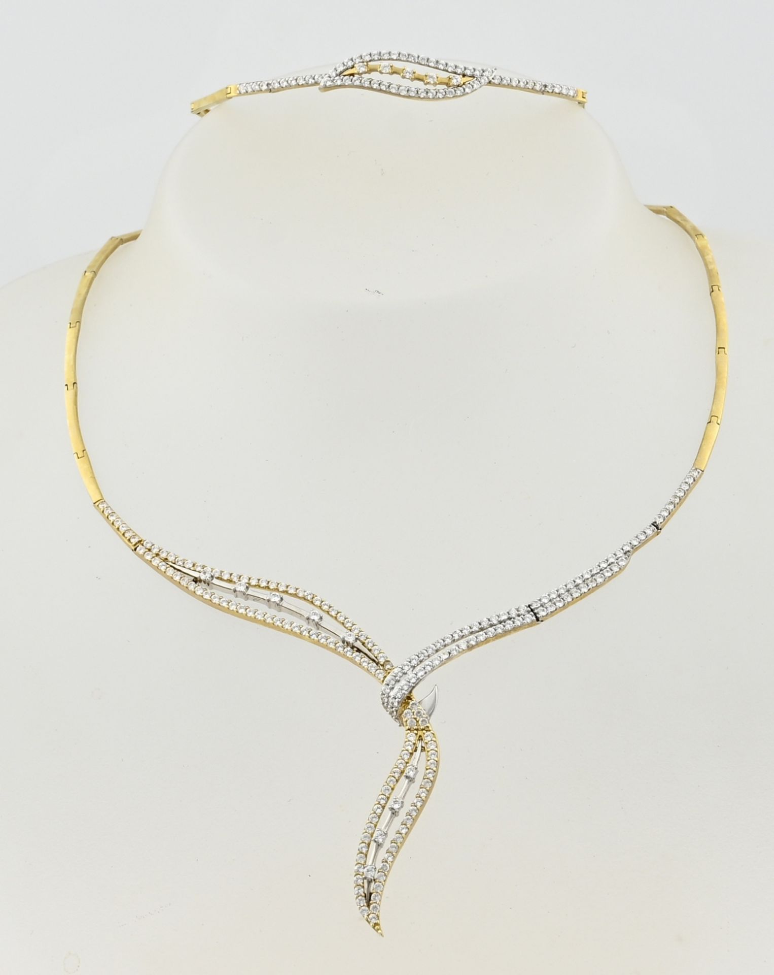 Gold choker and bracelet with zirconias