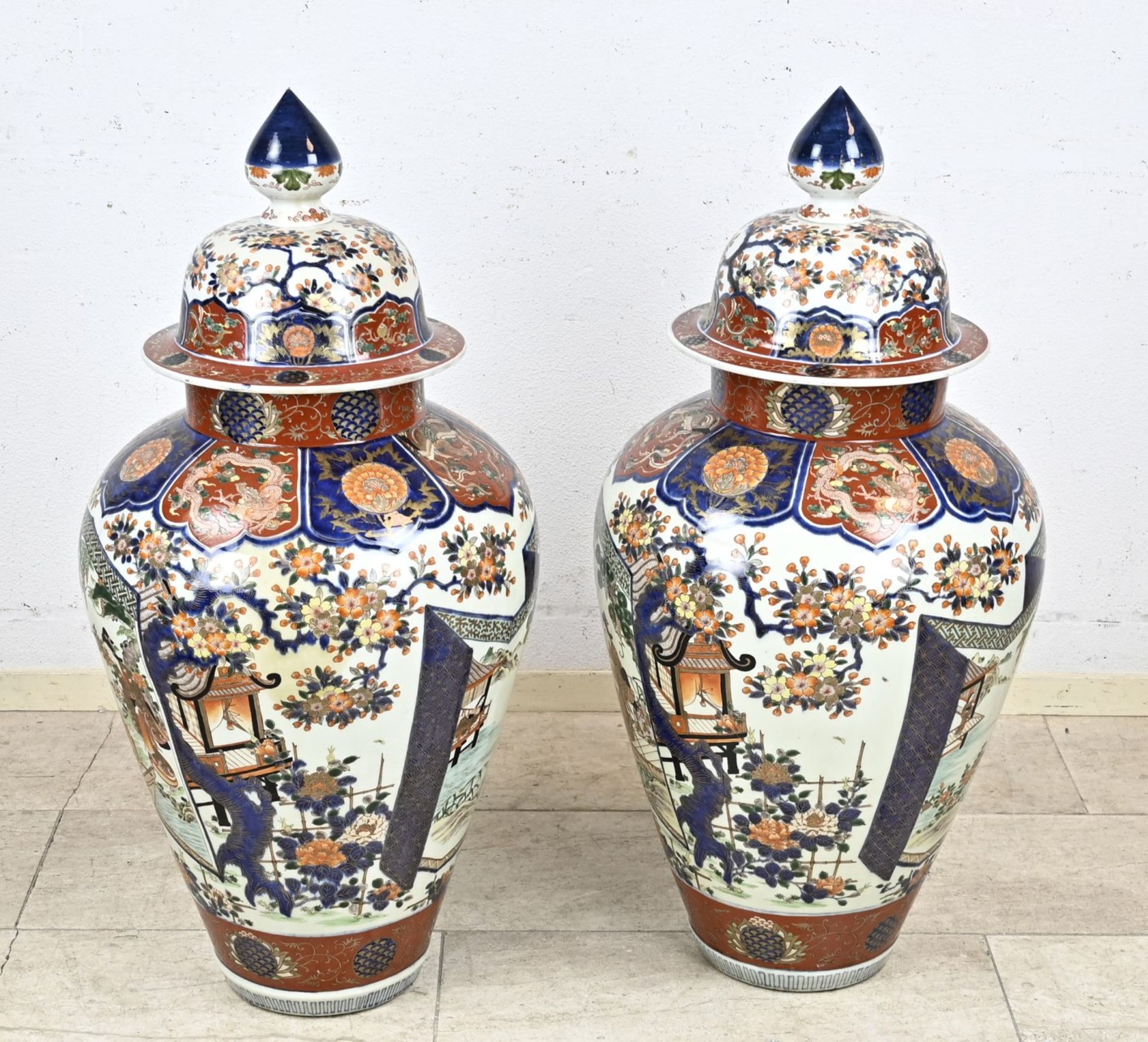 Set of capital Japanese Imari vases, H 95 cm. - Bild 2 aus 2