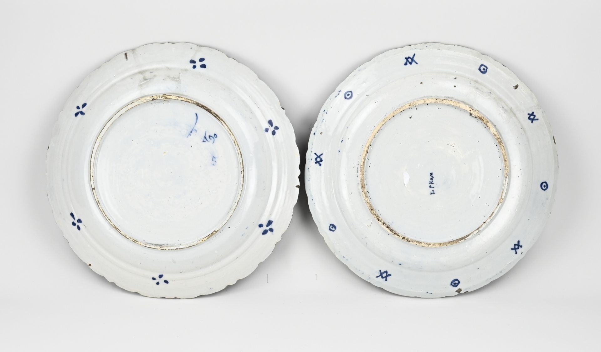 Two Delft fayence dishes Ø 35 cm. - Image 2 of 2