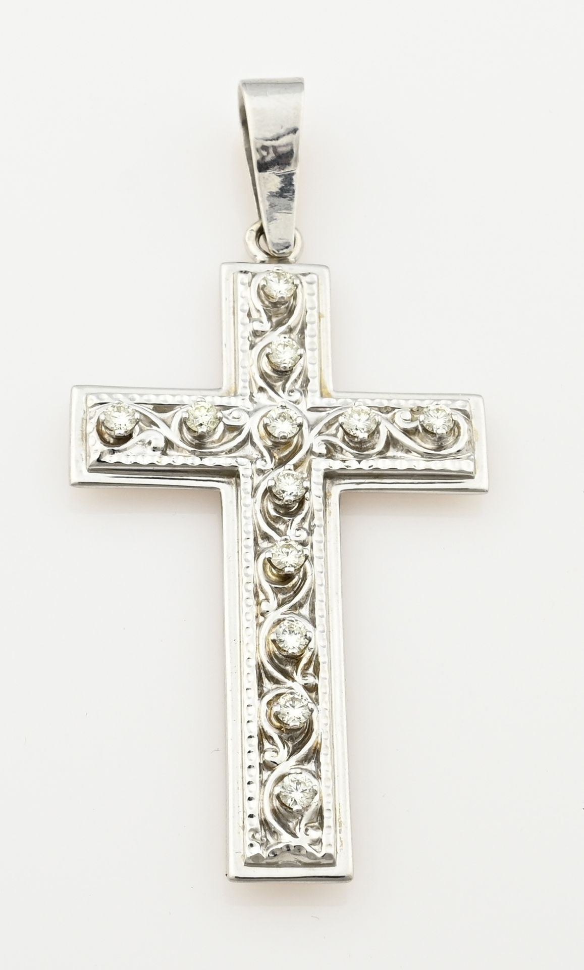 White gold cross pendant with diamond