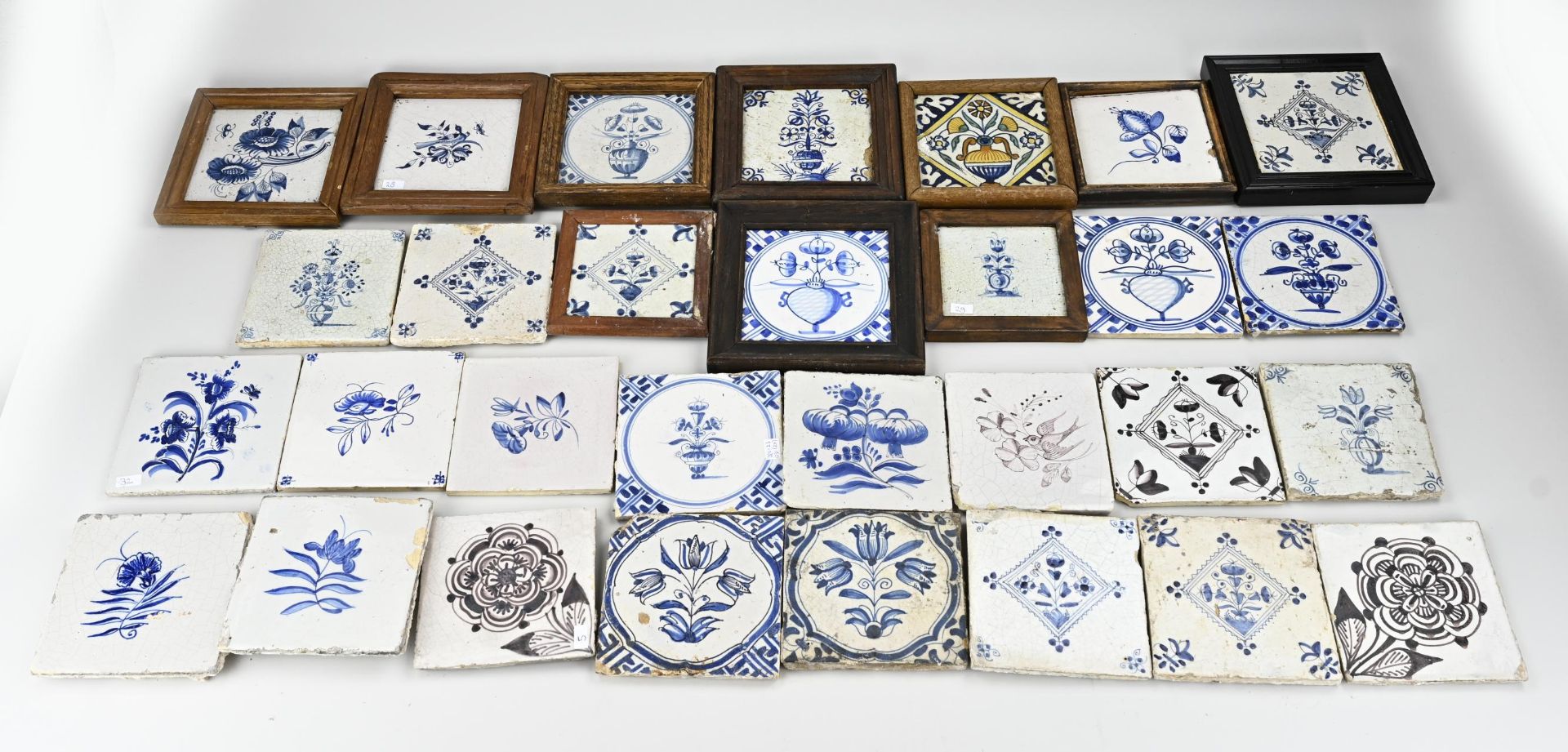 Lot Dutch flower tiles (30 pcs.)