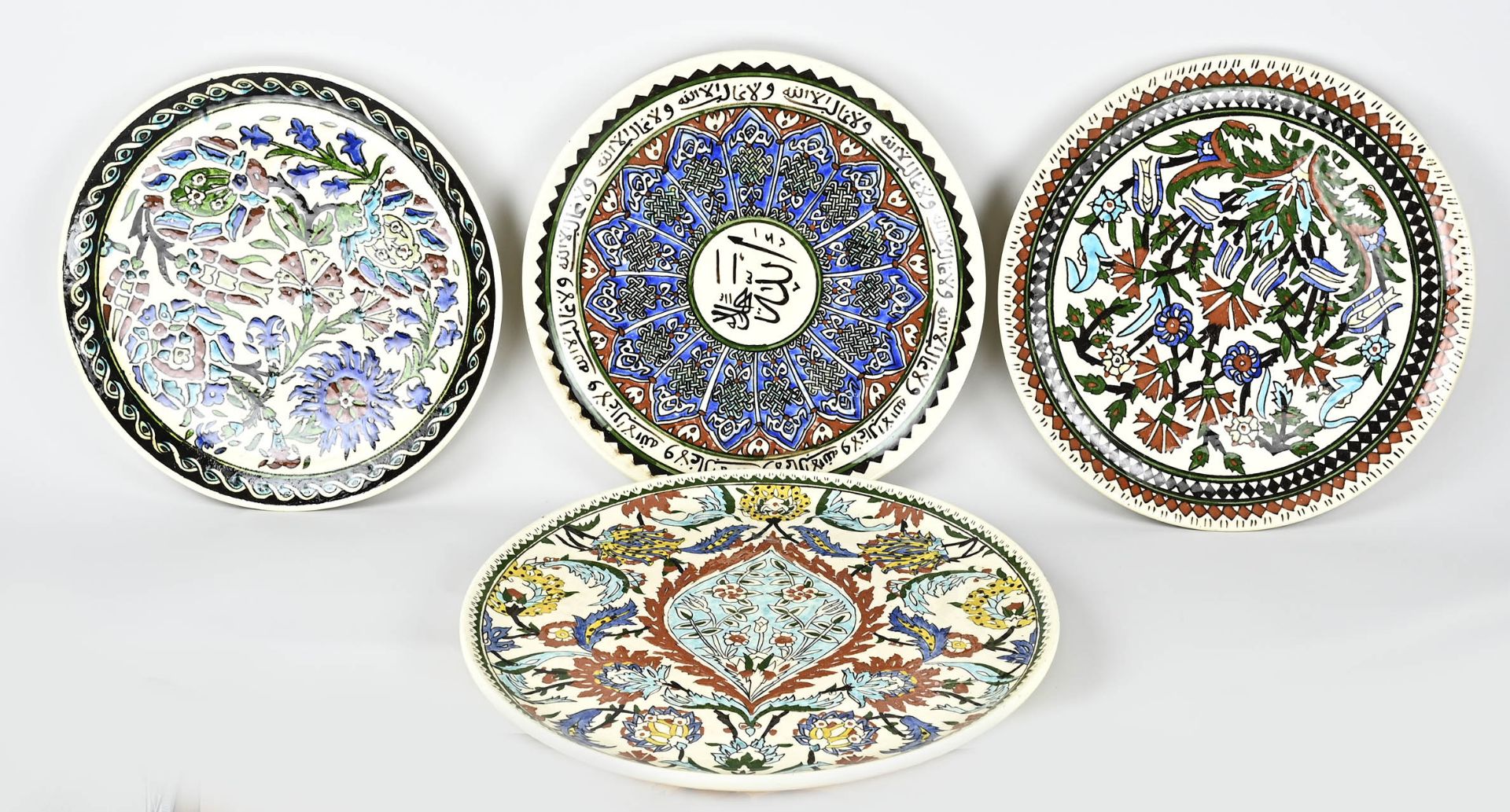 4 Persian dishes Ø 32-38 cm.