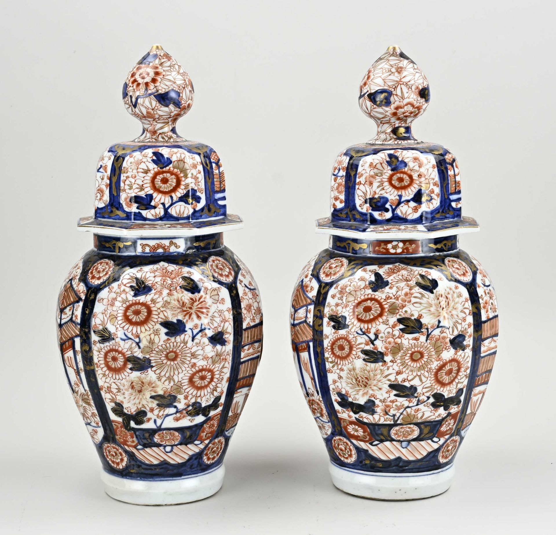 Two Japanese Imari lidded pots, H 37 cm. - Bild 3 aus 3