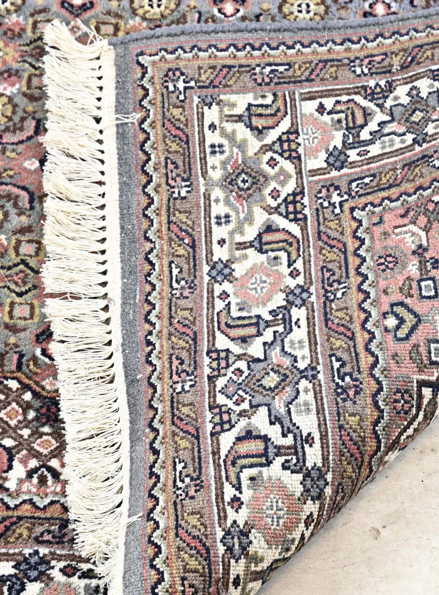 Hand-knotted Persian carpet, 188 x 127 cm. - Bild 3 aus 3