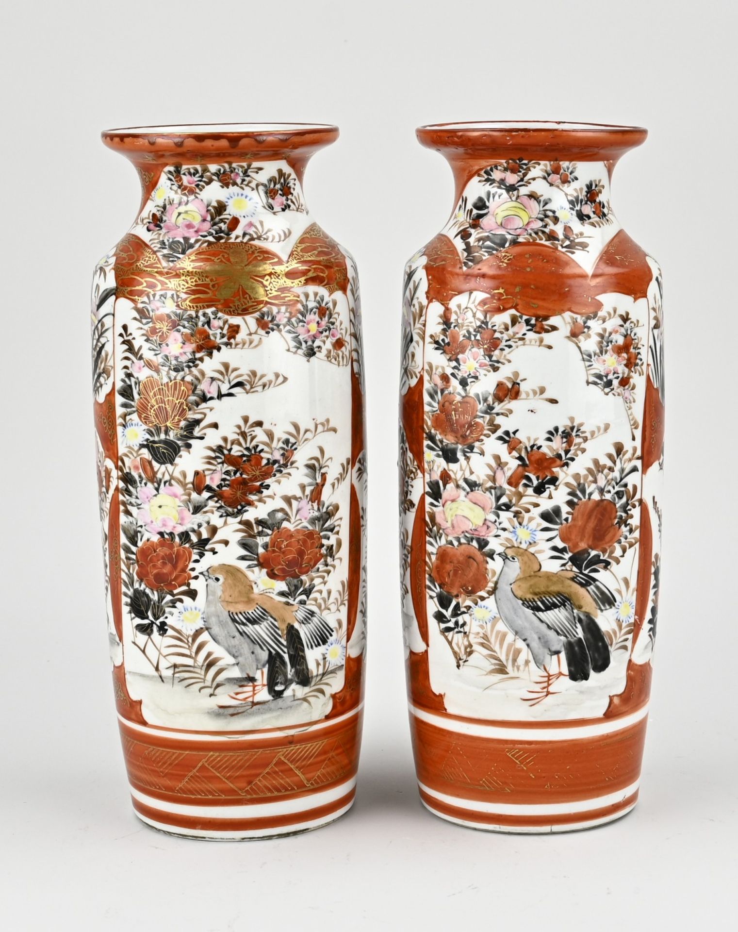 Two Japanese kutani vases, H 24 cm. - Bild 2 aus 3