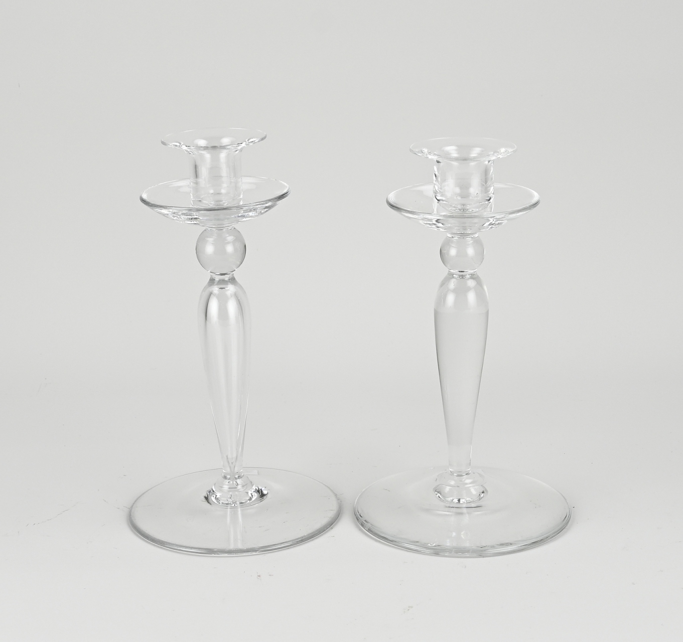 Two glass Leerdam candlesticks, H 20 cm.