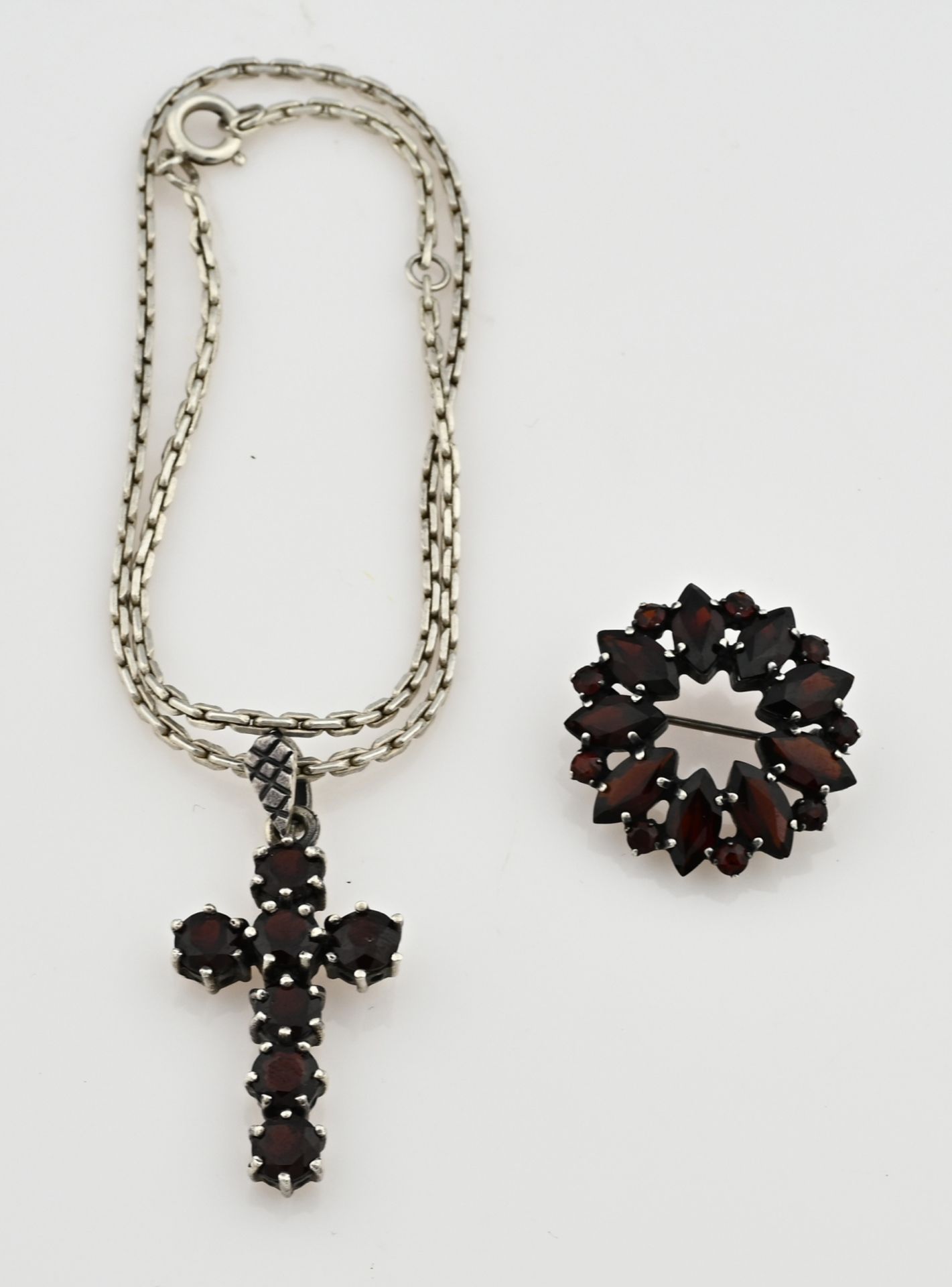 2 Silver jewelry with garnet