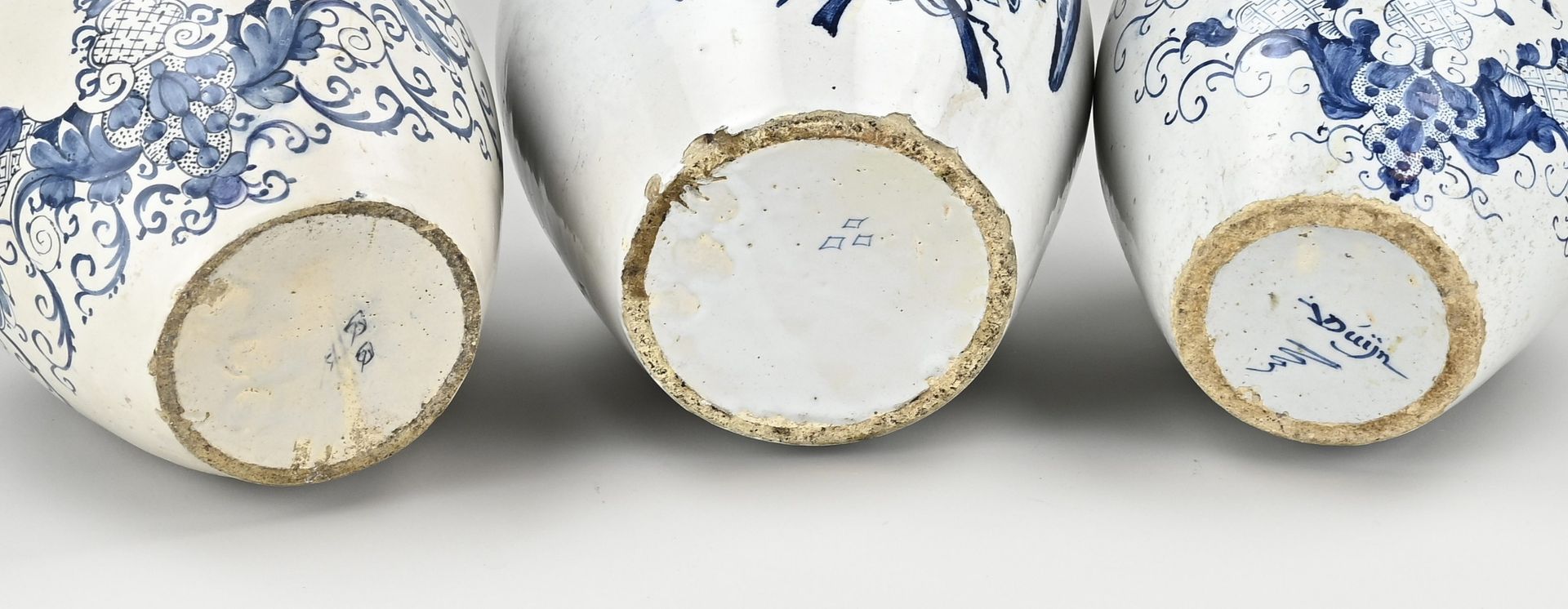 Three 18th century tobacco jars - Bild 2 aus 2