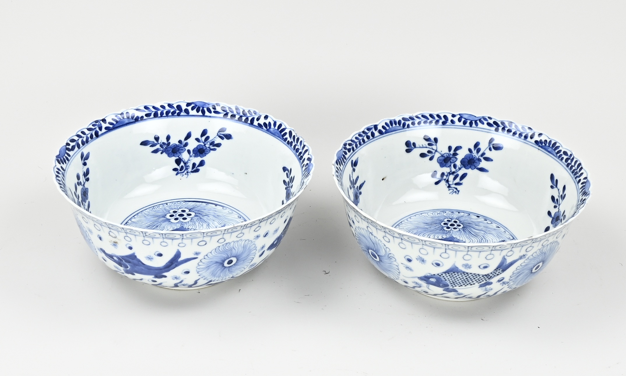 Two Chinese bowls Ø 20.5 cm.