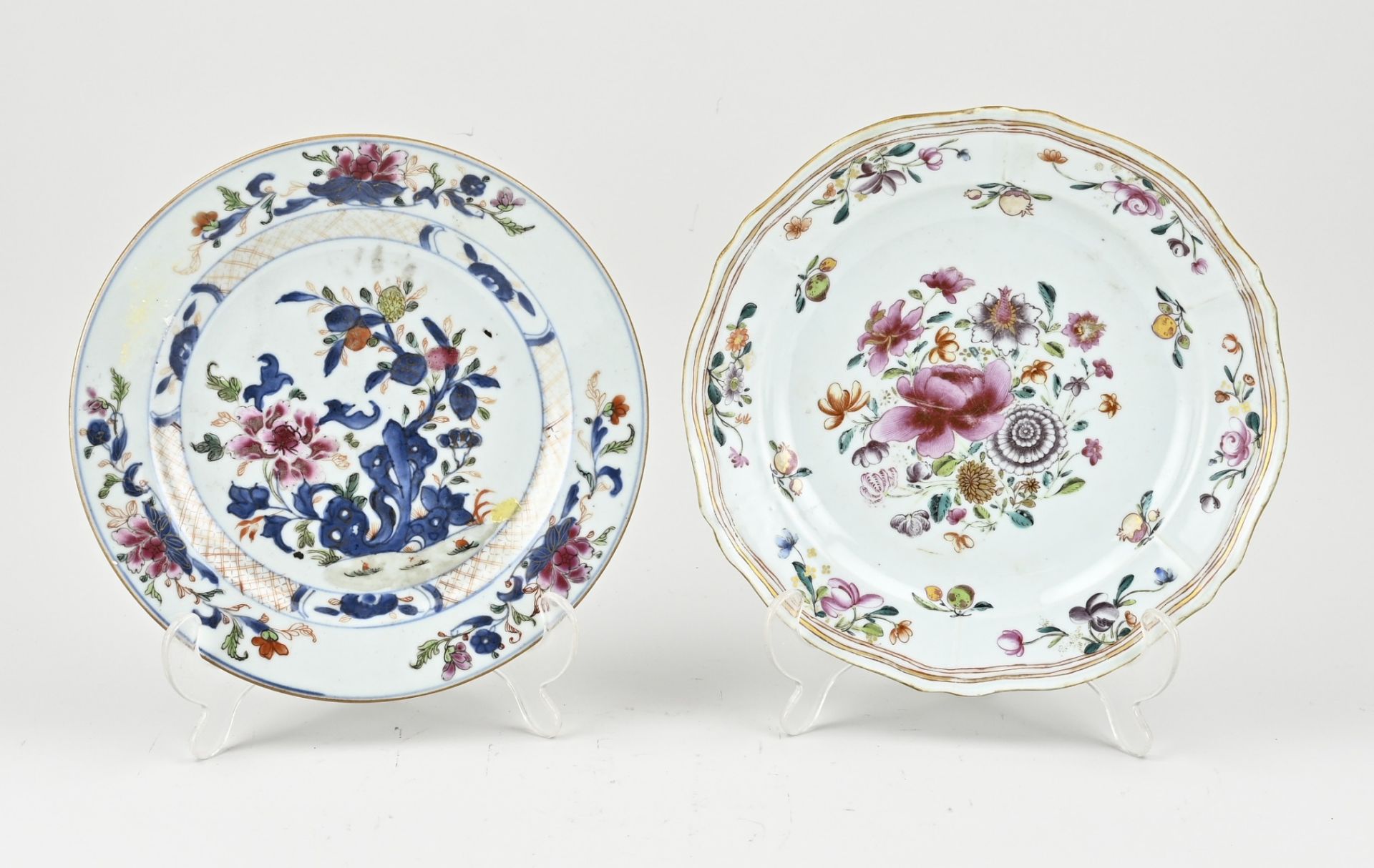 Two Chinese plates. Ø 22.5 - 23.5 cm.