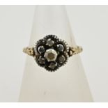 Gold ring with rosette old diamond