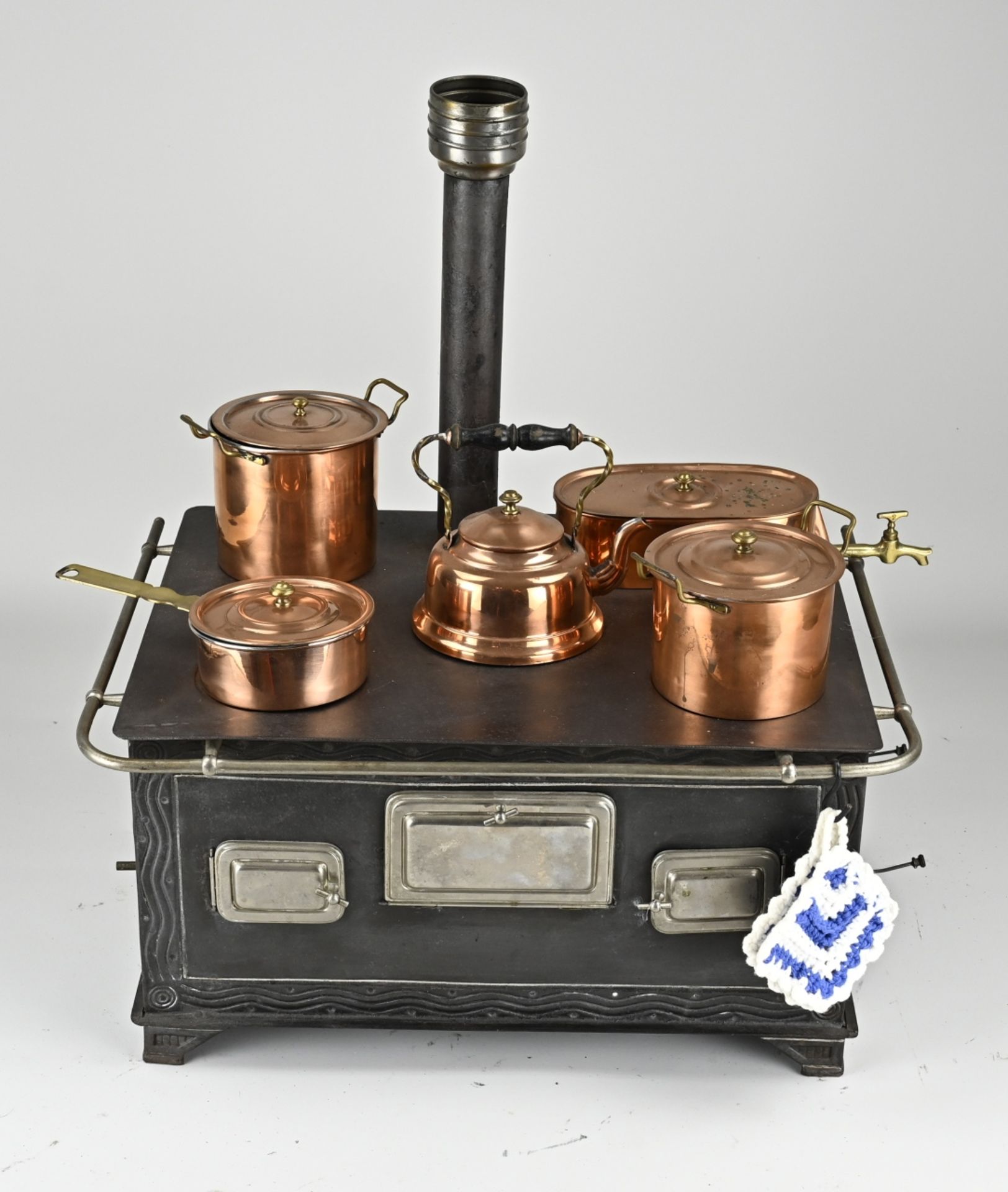 Children's stove + copper pans
