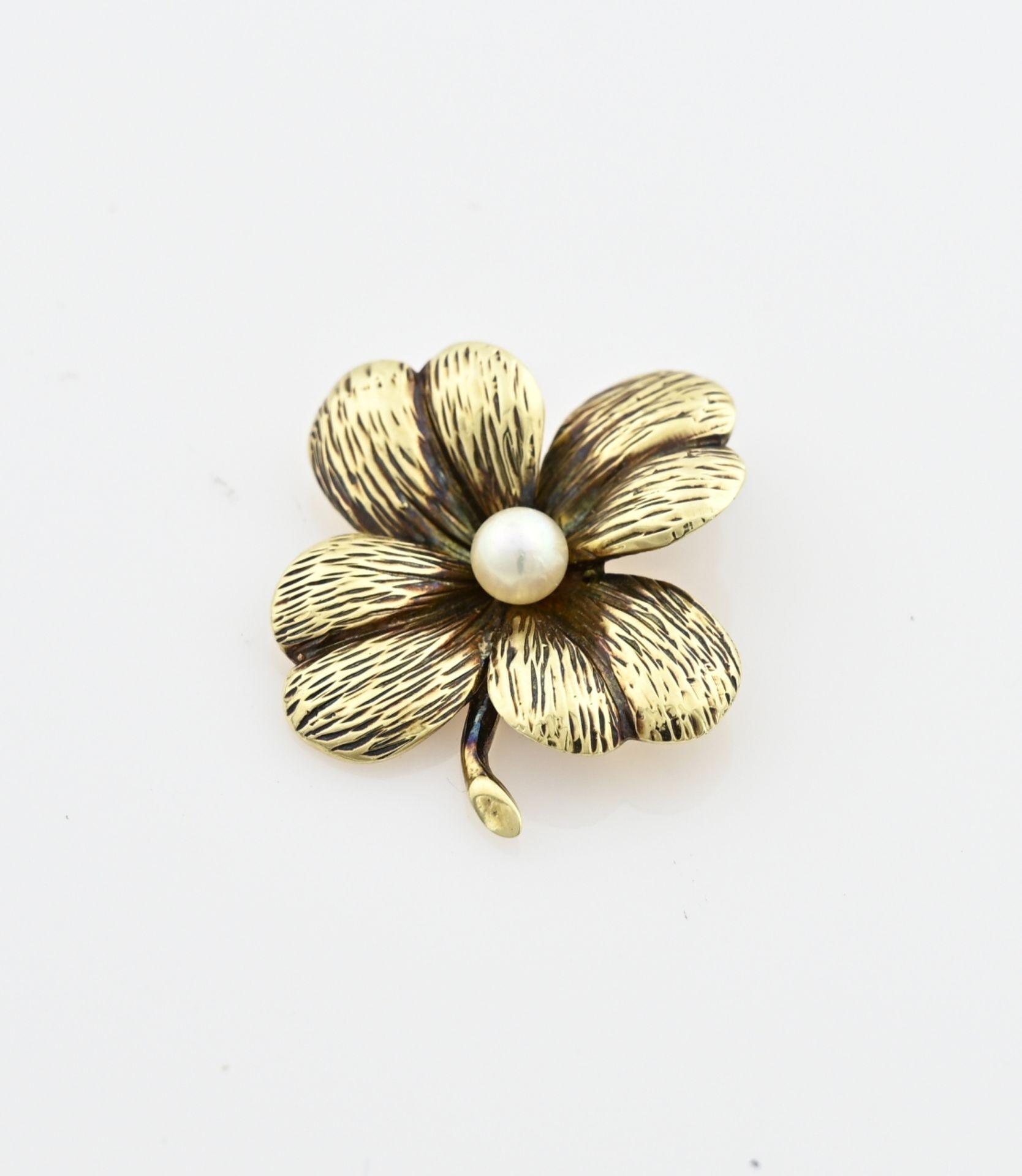 Gold pendant (flower)