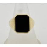 Gold men's ring with onyx