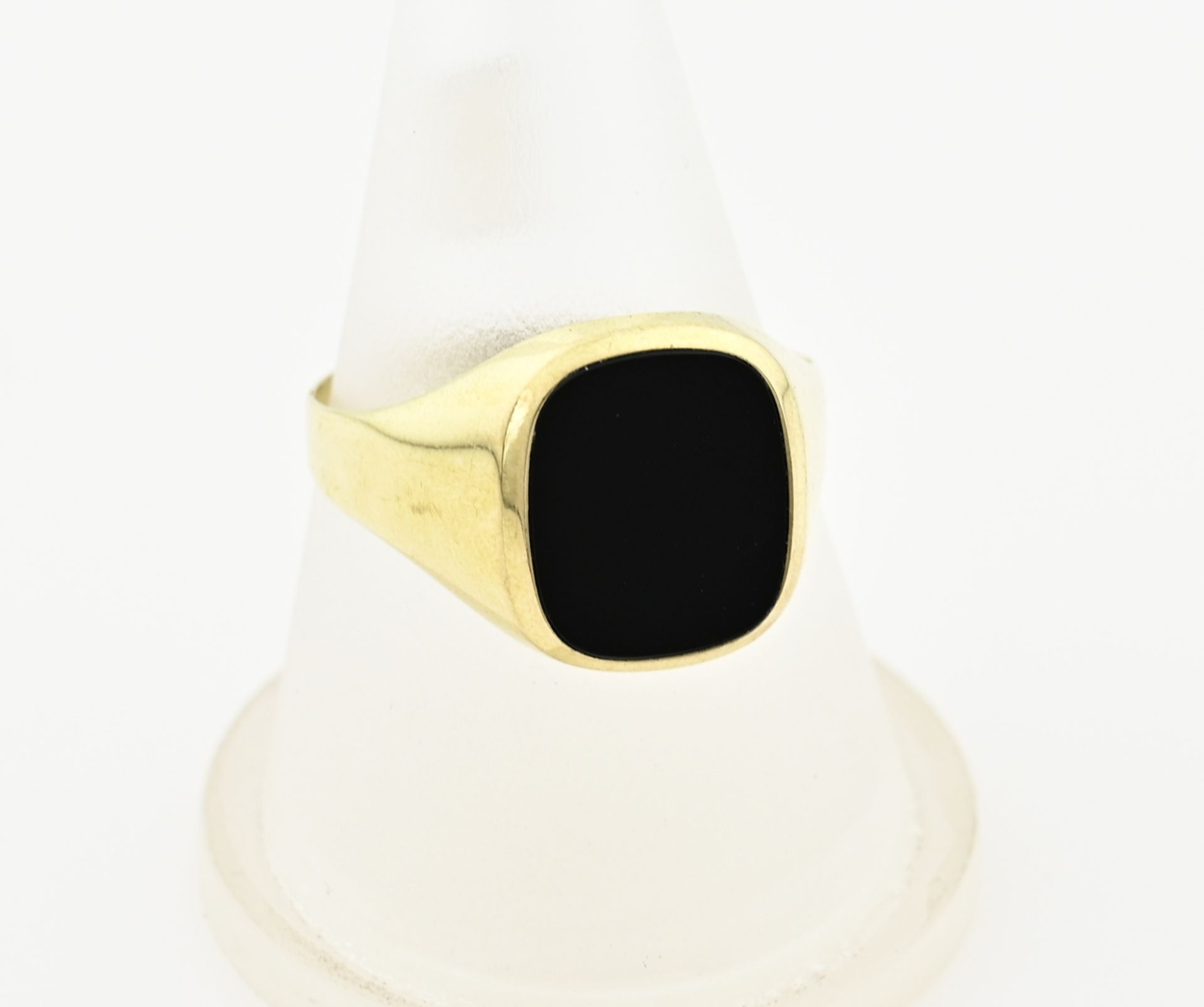 Gold signet ring with onyx