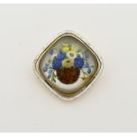 Gold brooch with flowers