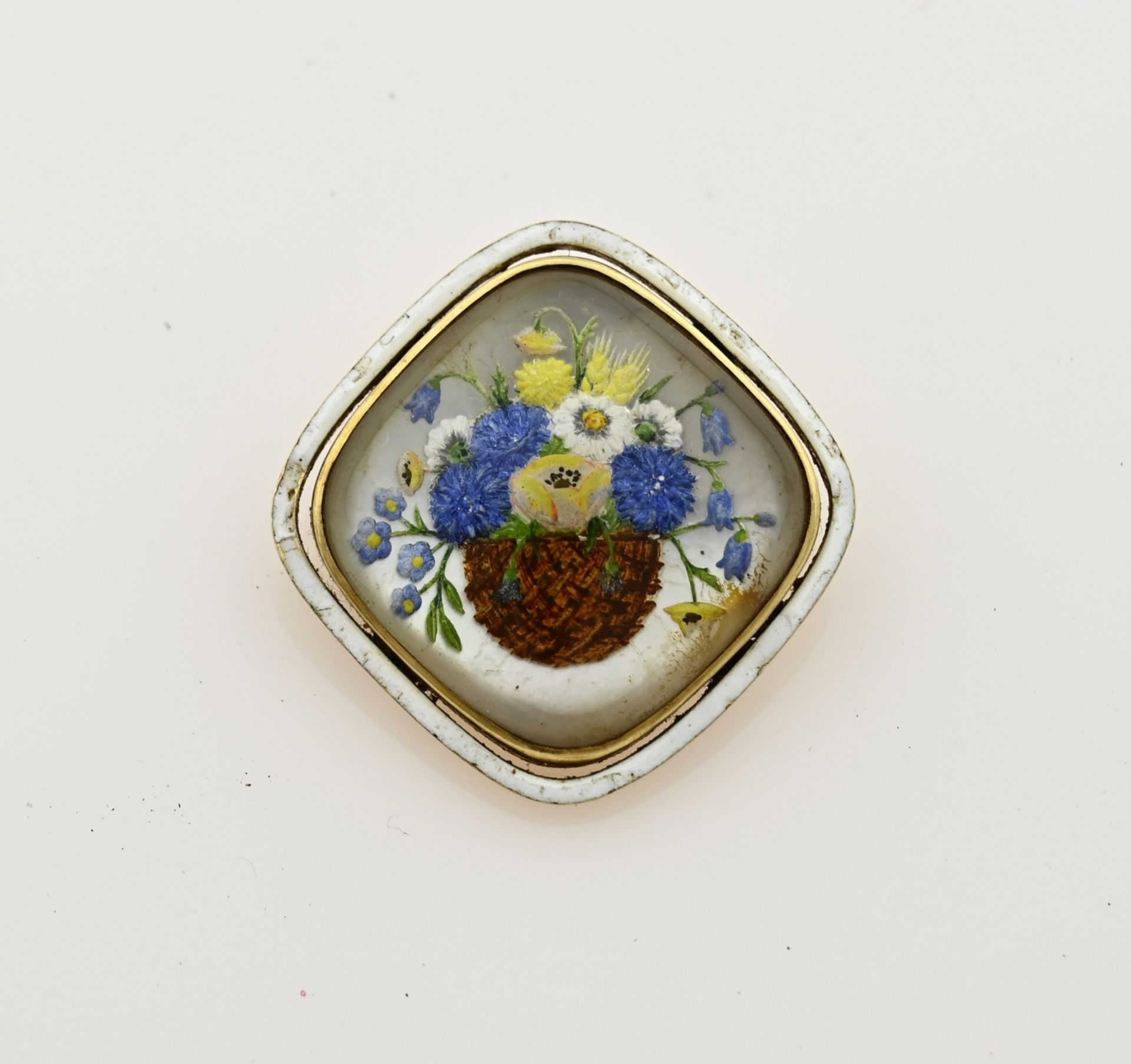 Gold brooch with flowers