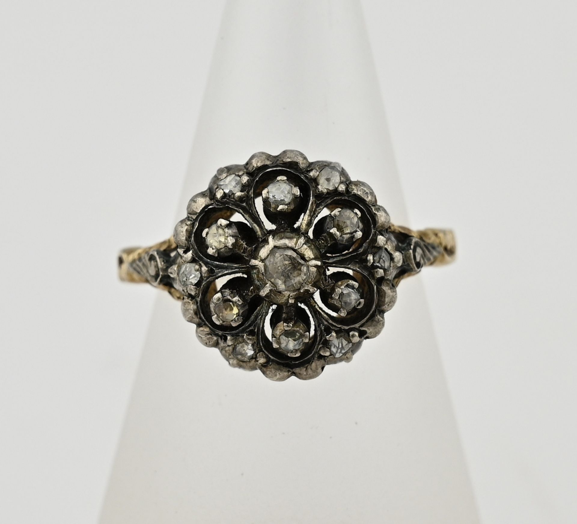 Gold ring with diamond, old cut