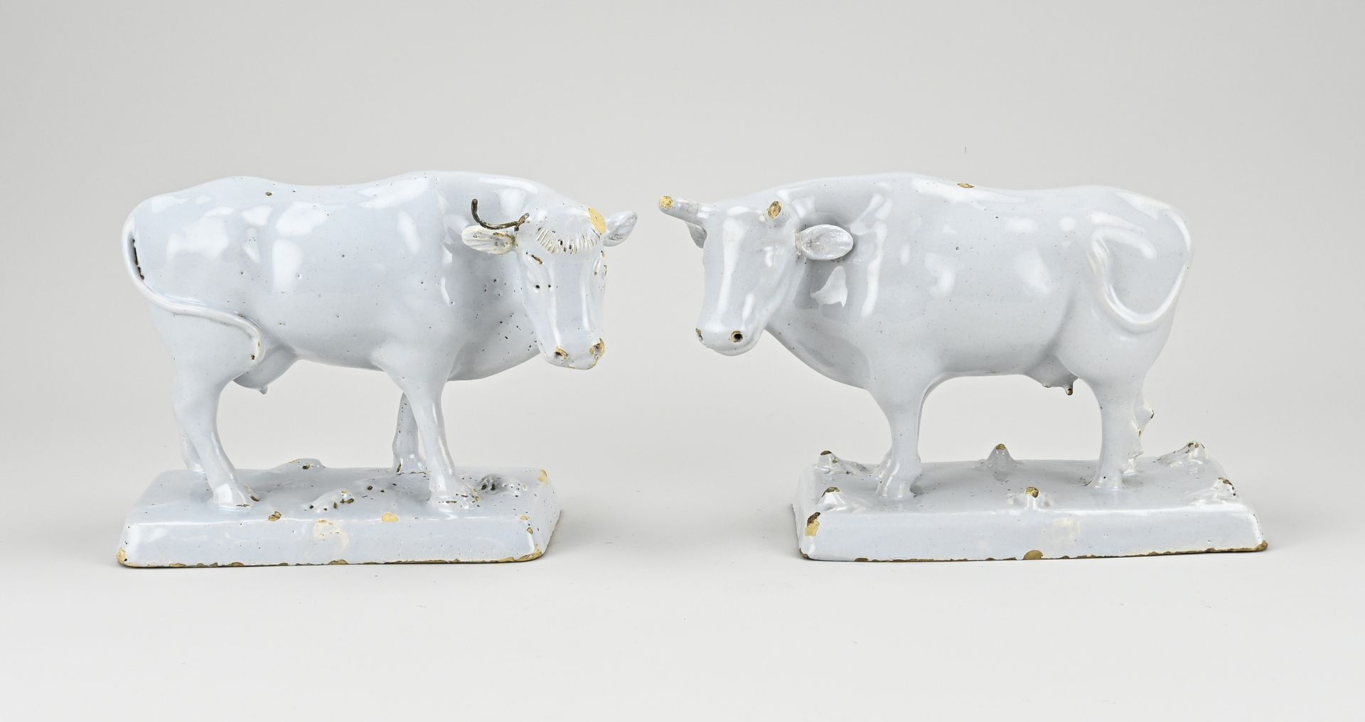 Two Delft cows