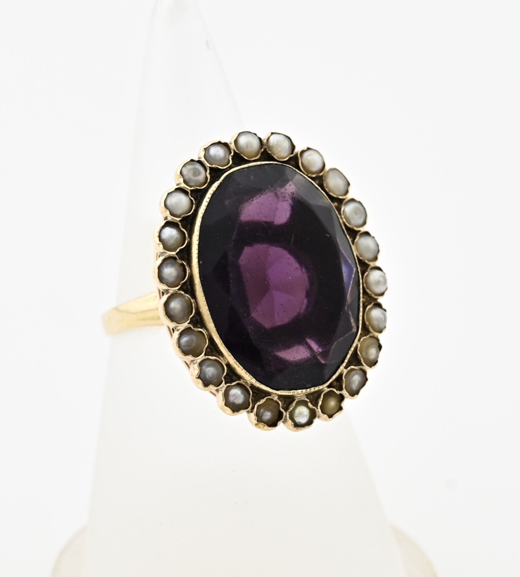 Gold ring with amethyst and pearl