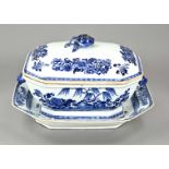 Chinese porcelain soup tureen