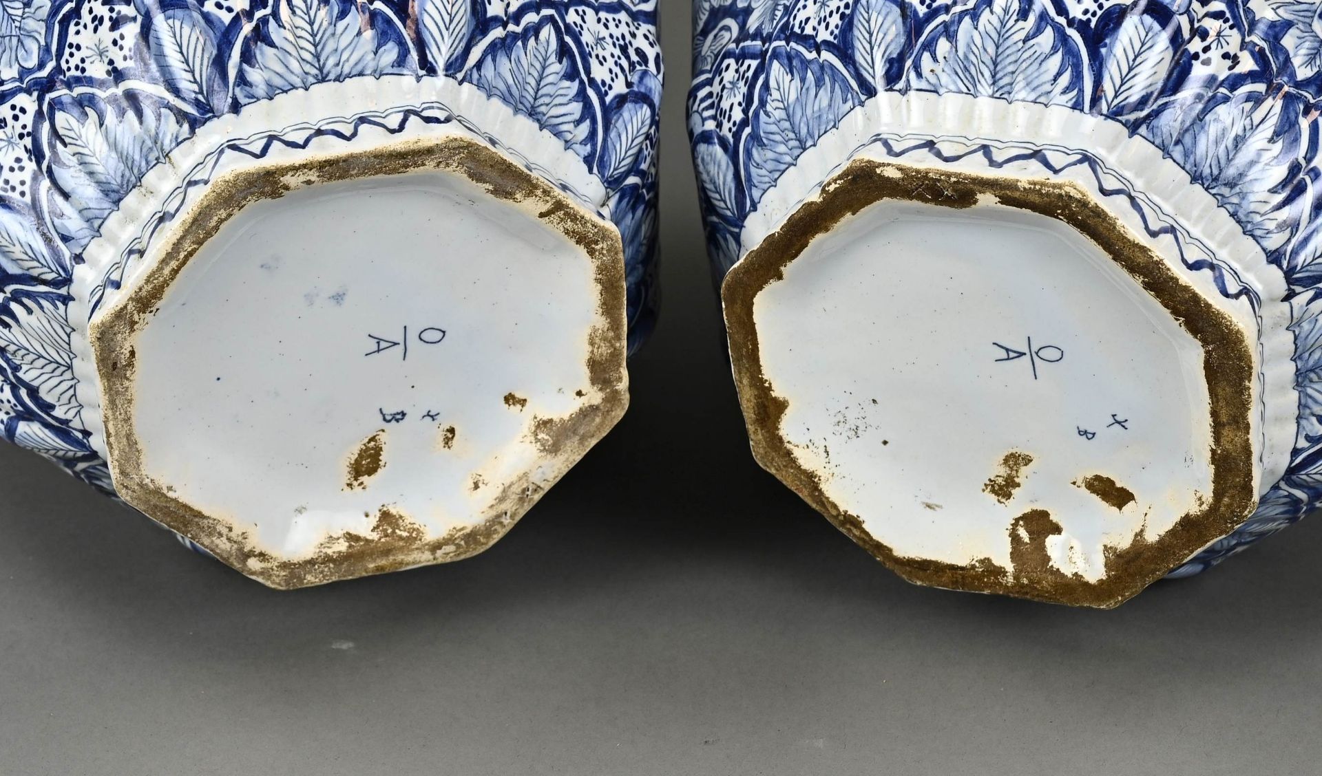Set of antique Delft lidded jars, H 48 cm. - Bild 2 aus 2