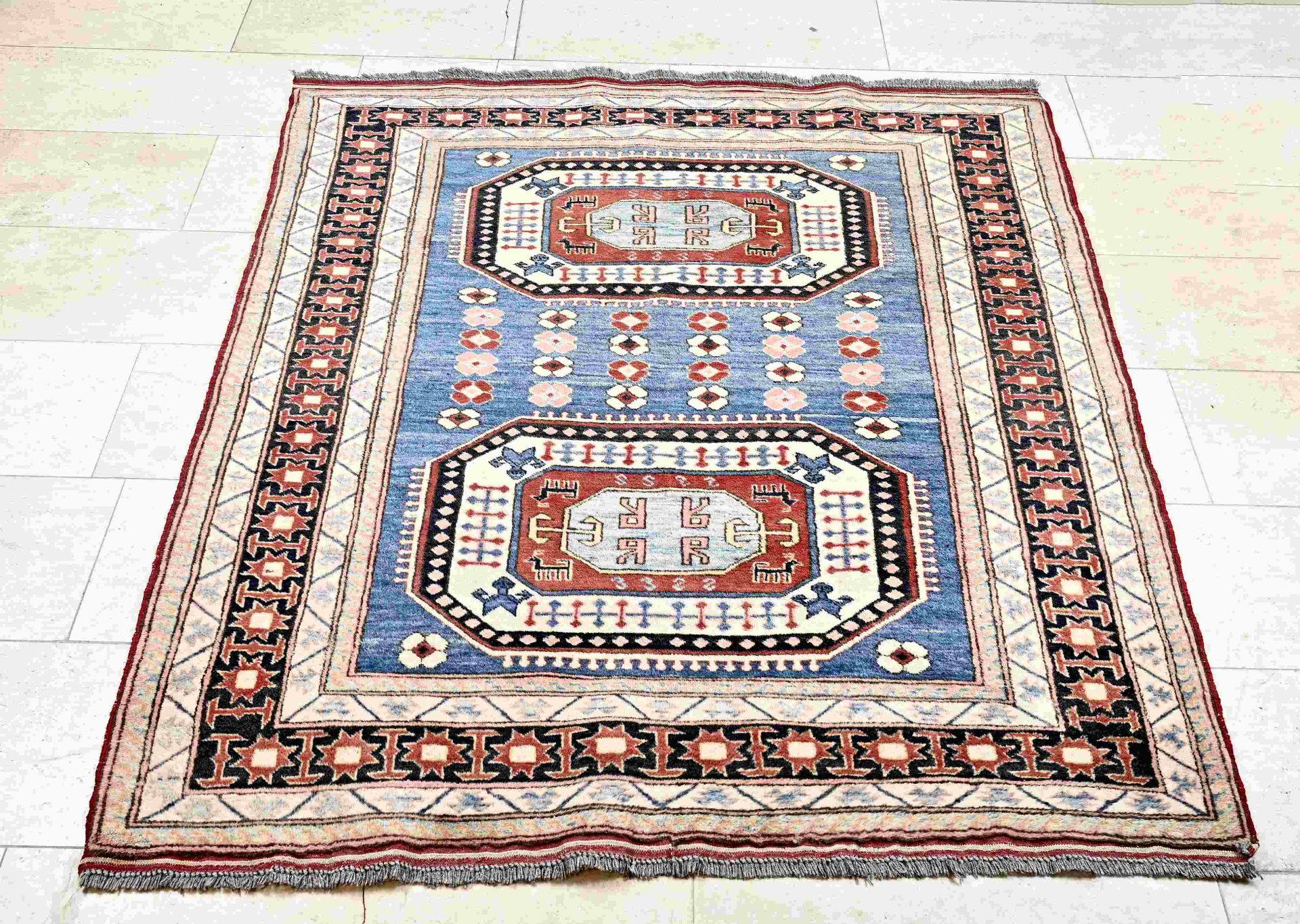 Persian rug, 157 x 178 cm.
