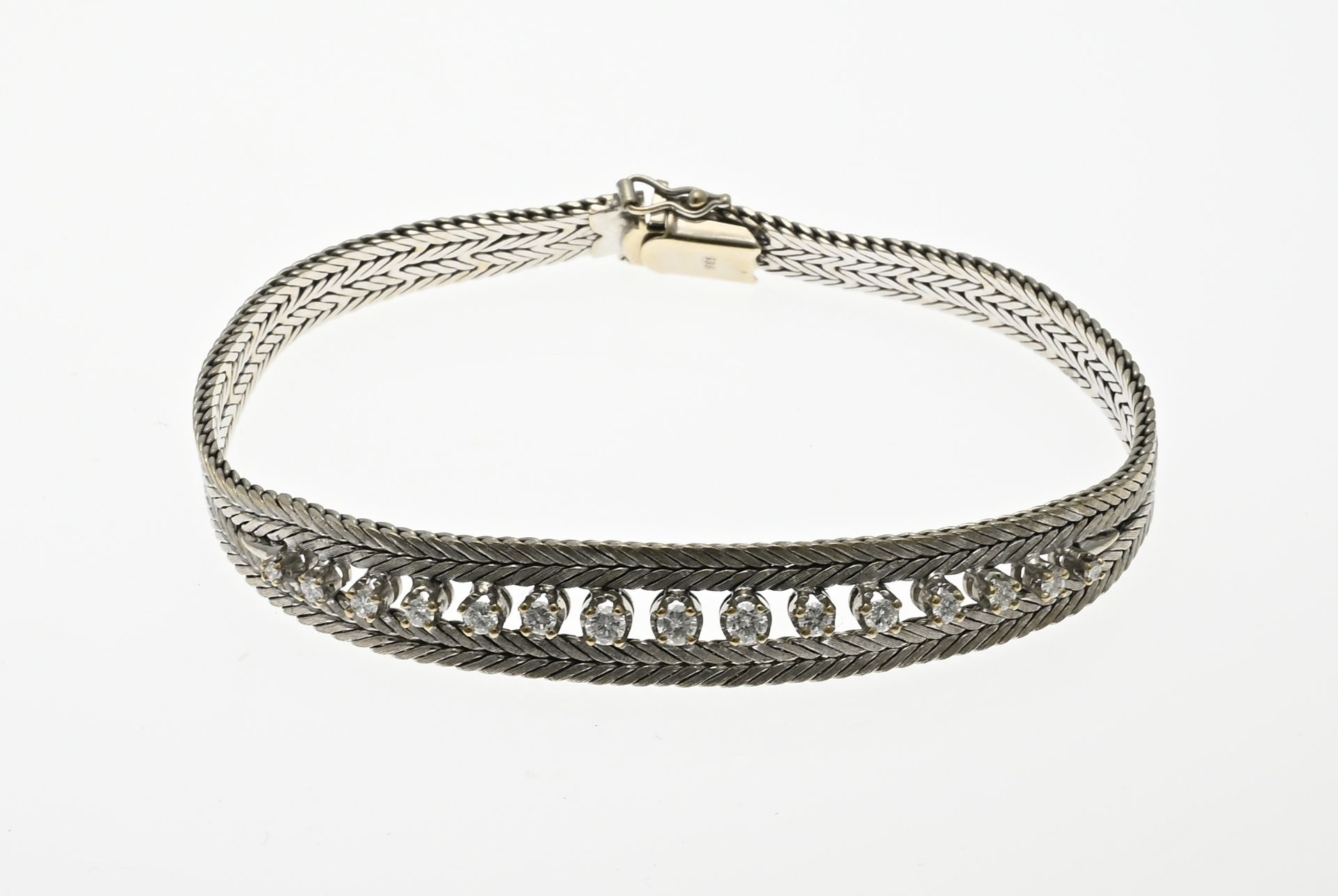 White gold bracelet with diamond