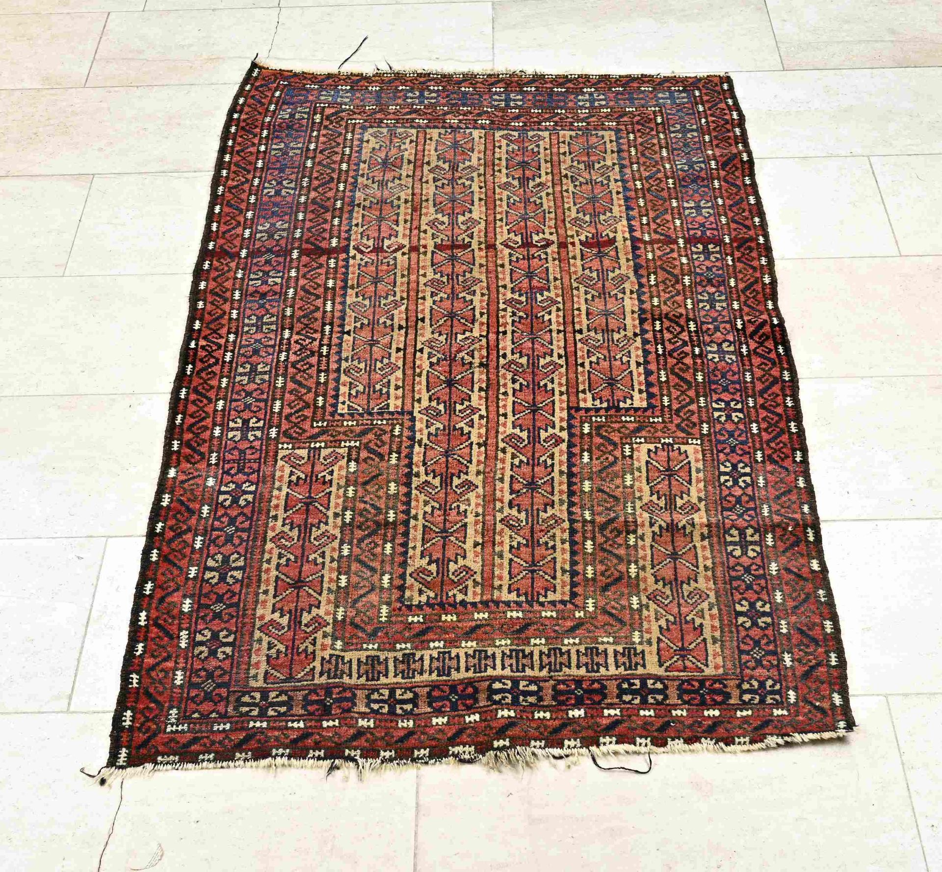 Persian prayer rug, 162 x 104 cm.