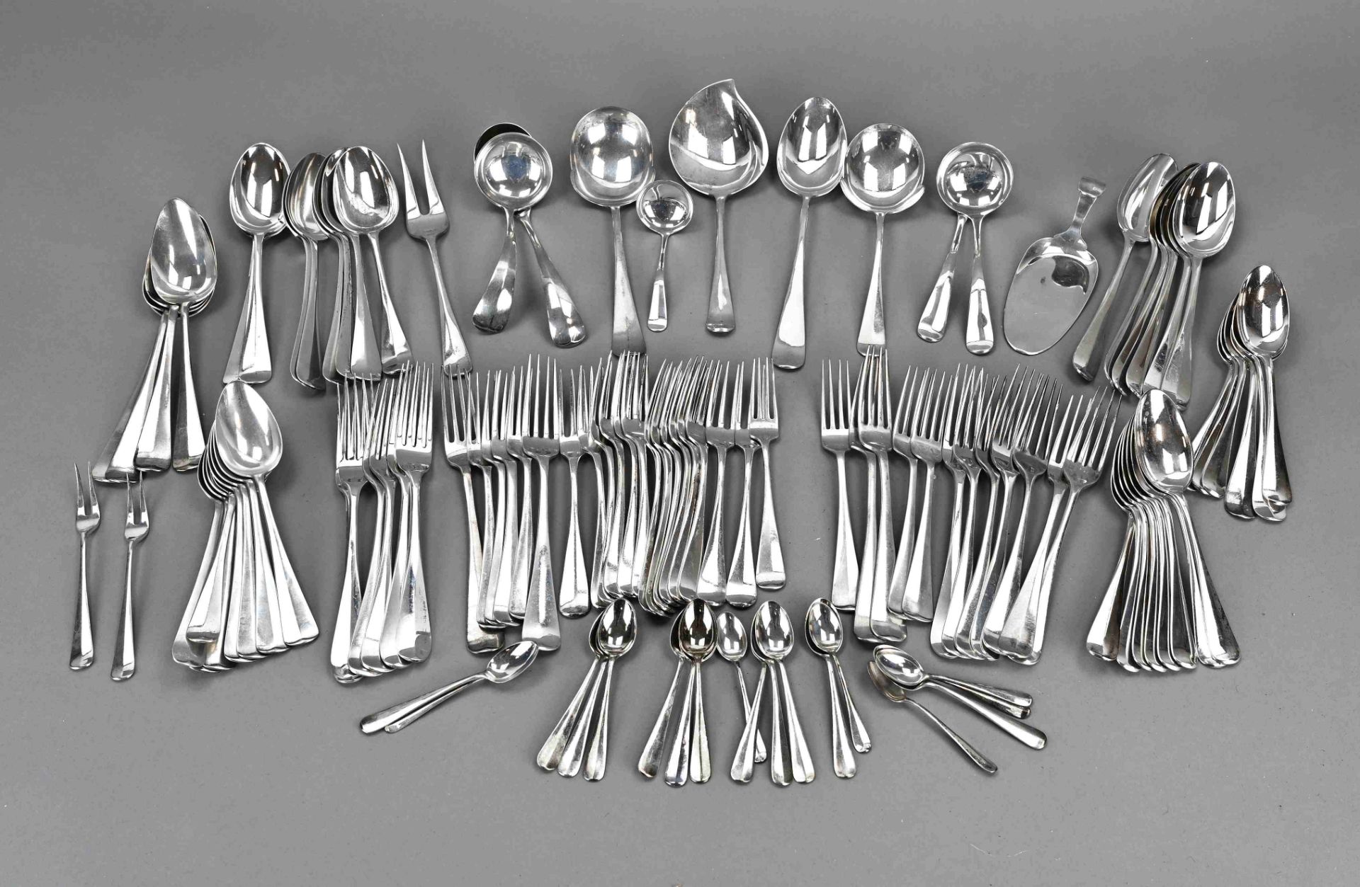 Extensive silver cutlery