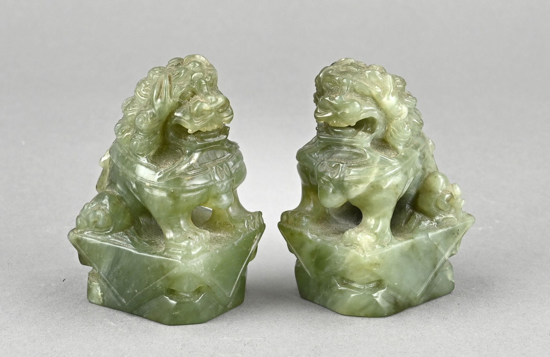 2x Chinese jade temple lion