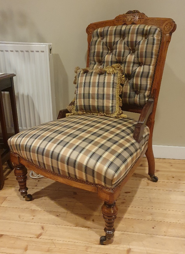 Victorian King and Queen Walnut Armchairs with check upholstery and inlay - Image 3 of 4