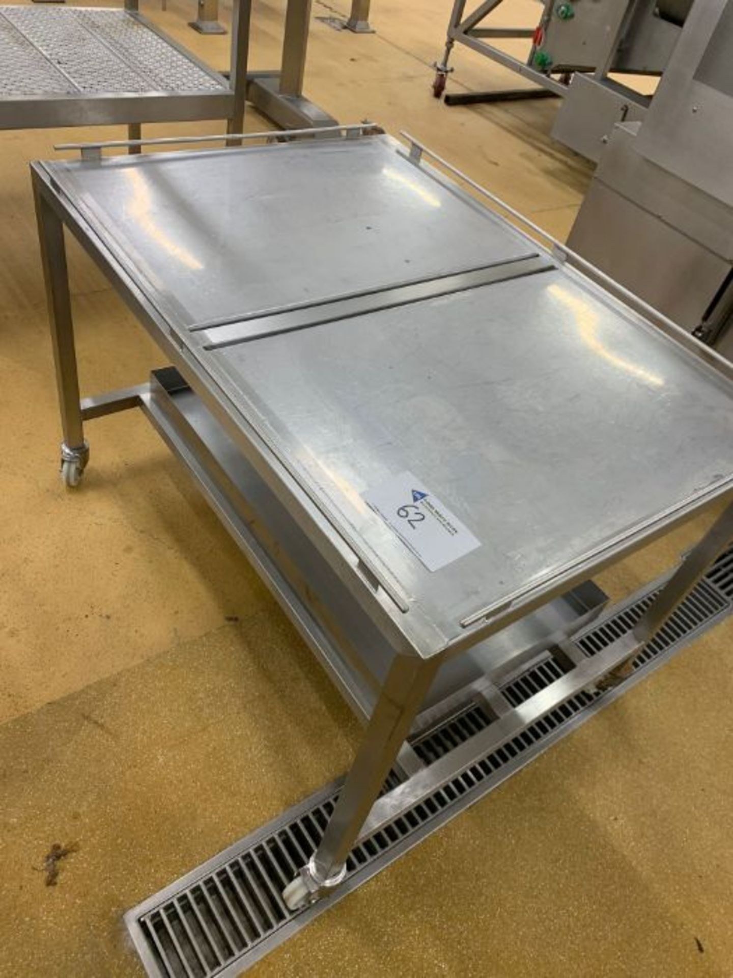 STAINLESS STEEL TABLE