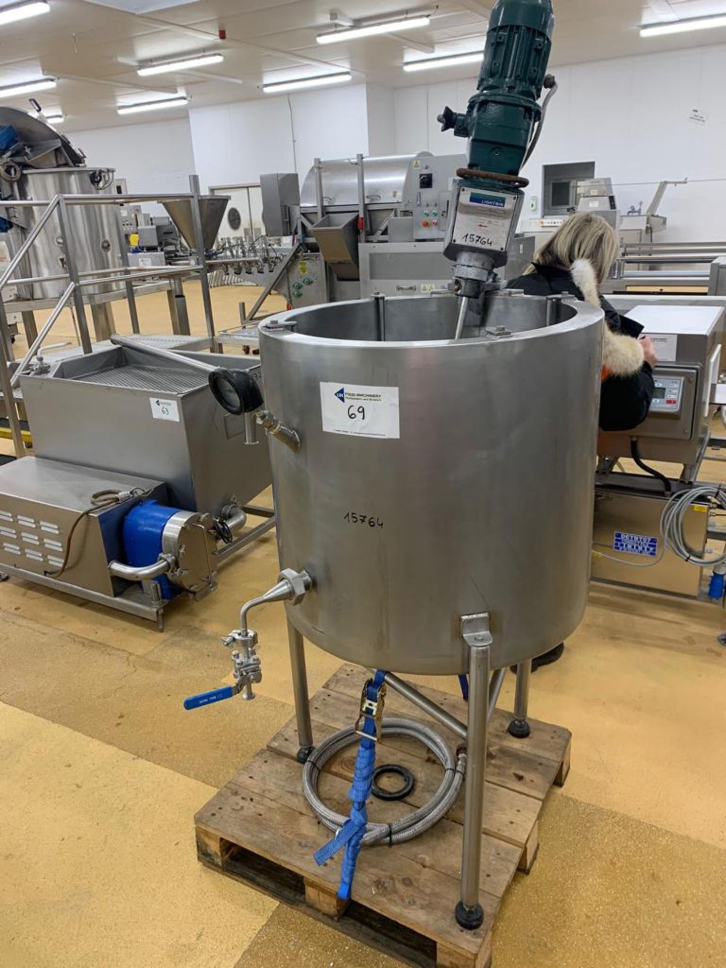 STAINLESS STEEL MIXER WITH AGITATOR