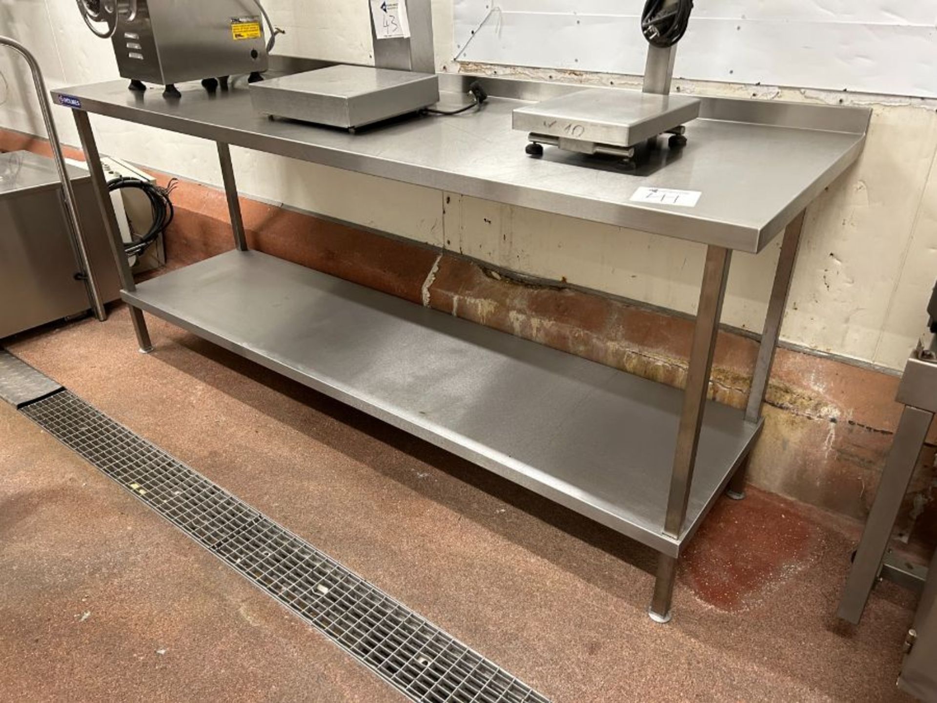 STAINLESS STEEL TABLE