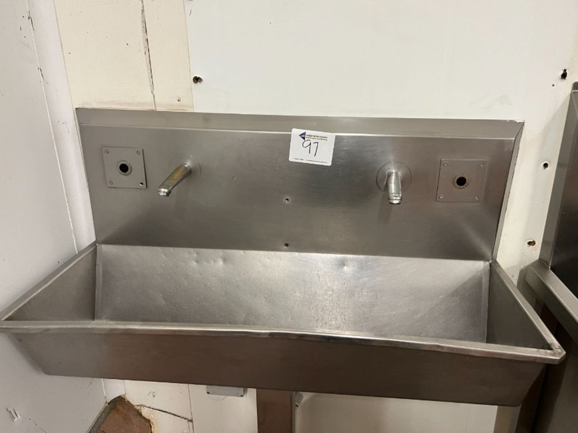 2- STATION SINK