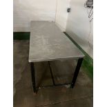 STAINLESS STEEL TABLE