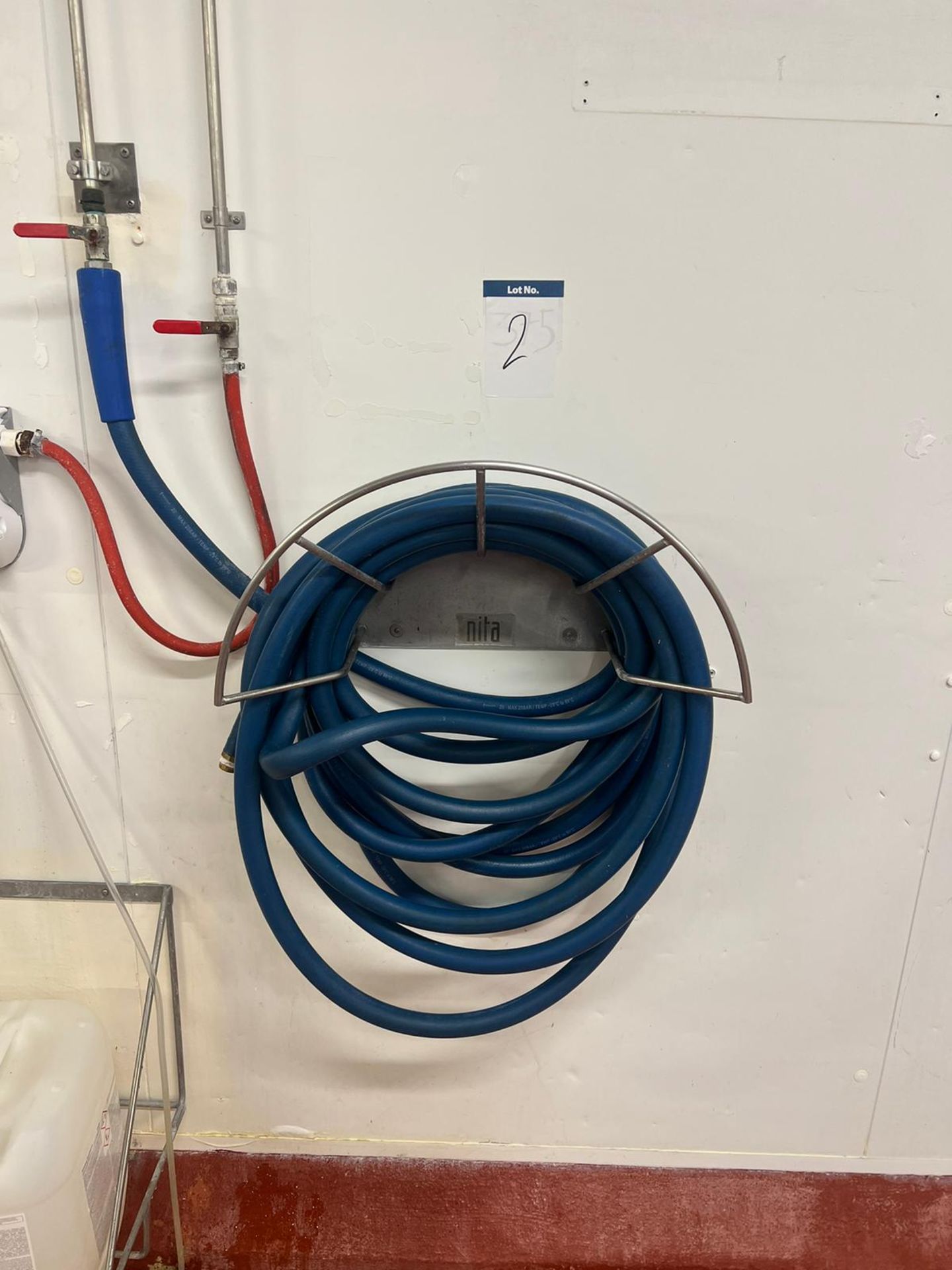 STAINLESS STEEL WALL MOUNTED HOSE HOLDER AND HOSE