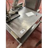 STAINLESS STEEL TABLE