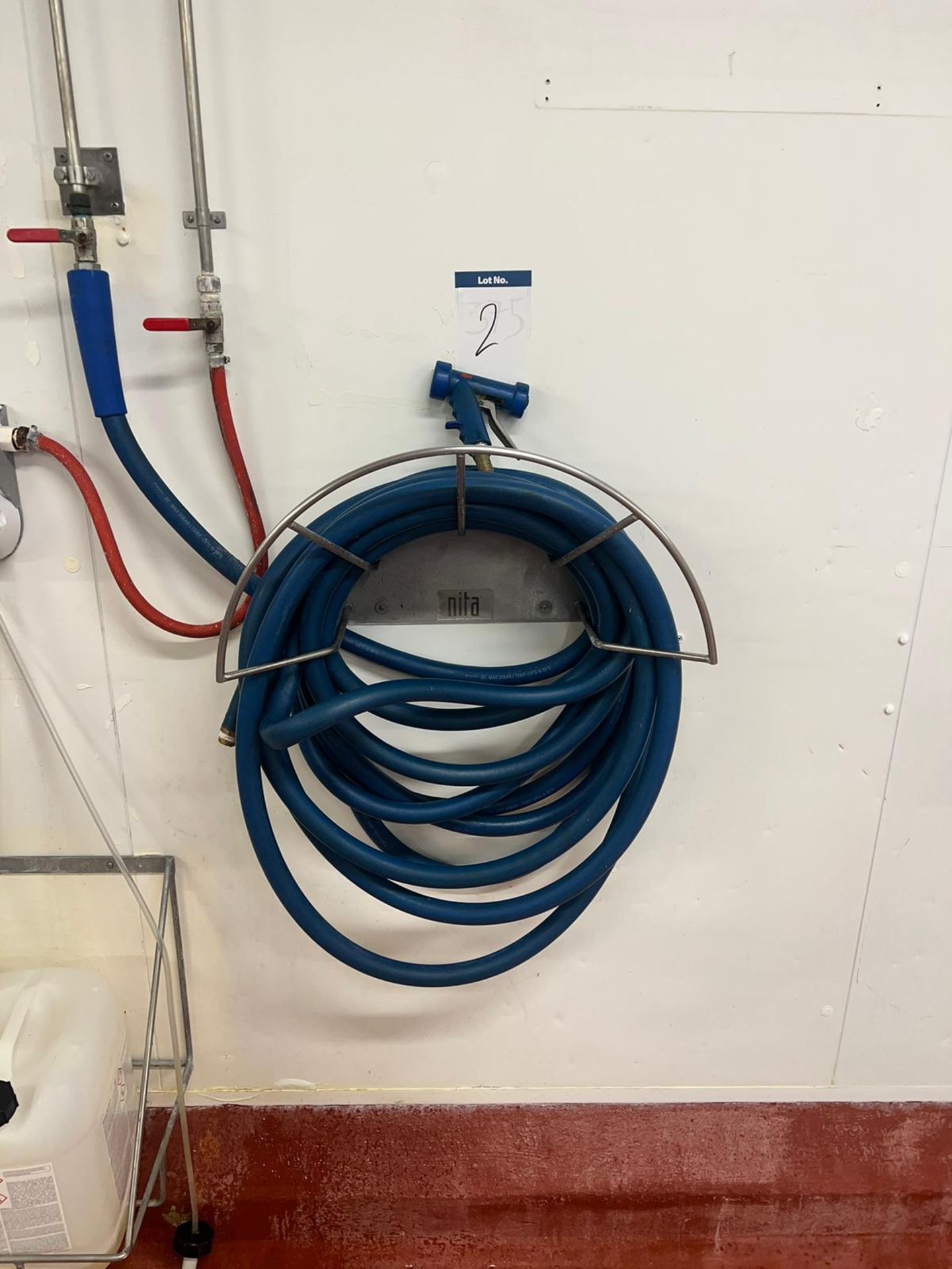 STAINLESS STEEL WALL MOUNTED HOSE HOLDER AND HOSE - Image 2 of 2